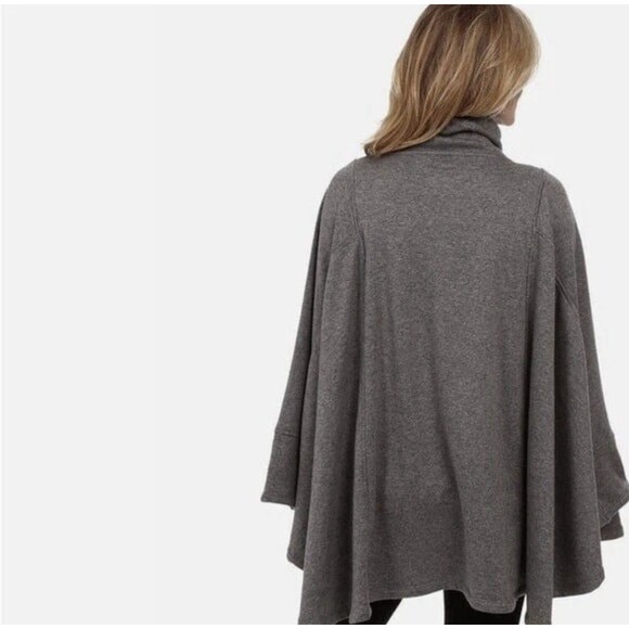 UGG Pichot Turtleneck Poncho Size M/L Grey Heather Pockets Cozy Oversized Throw - Picture 2 of 15